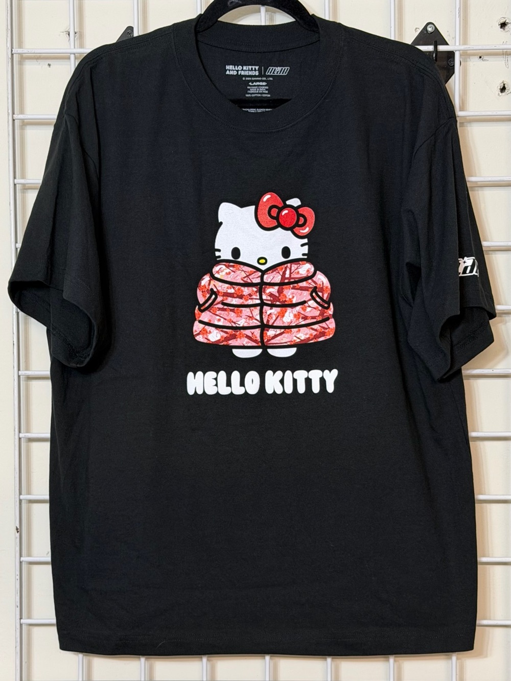 Hello Kitty and Friends A.LAB Hello Kitty Camo Puffer Black T-Shirt Large New